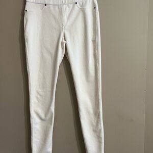 White soft corduroy pants, skinny legs